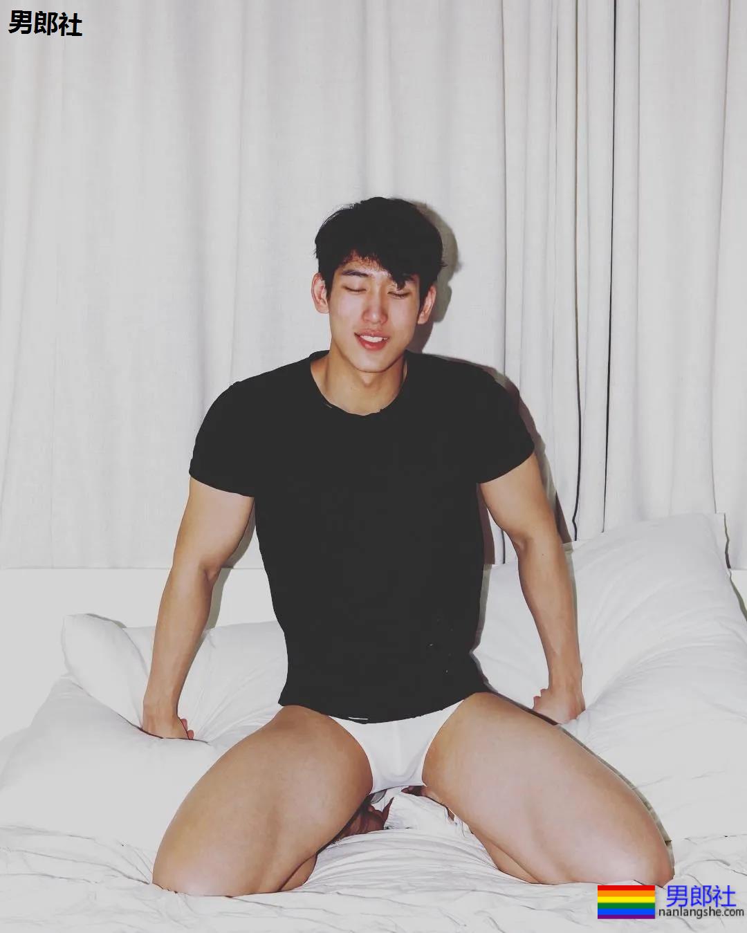 高帅长腿牛奶肌体育生,倒三角翘臀超A腰,INS私照爆出“大”秘密! - 51虹马 高帅长腿牛奶肌体育生,倒三角翘臀超A腰,INS私照爆出“大”秘密! - 51虹马