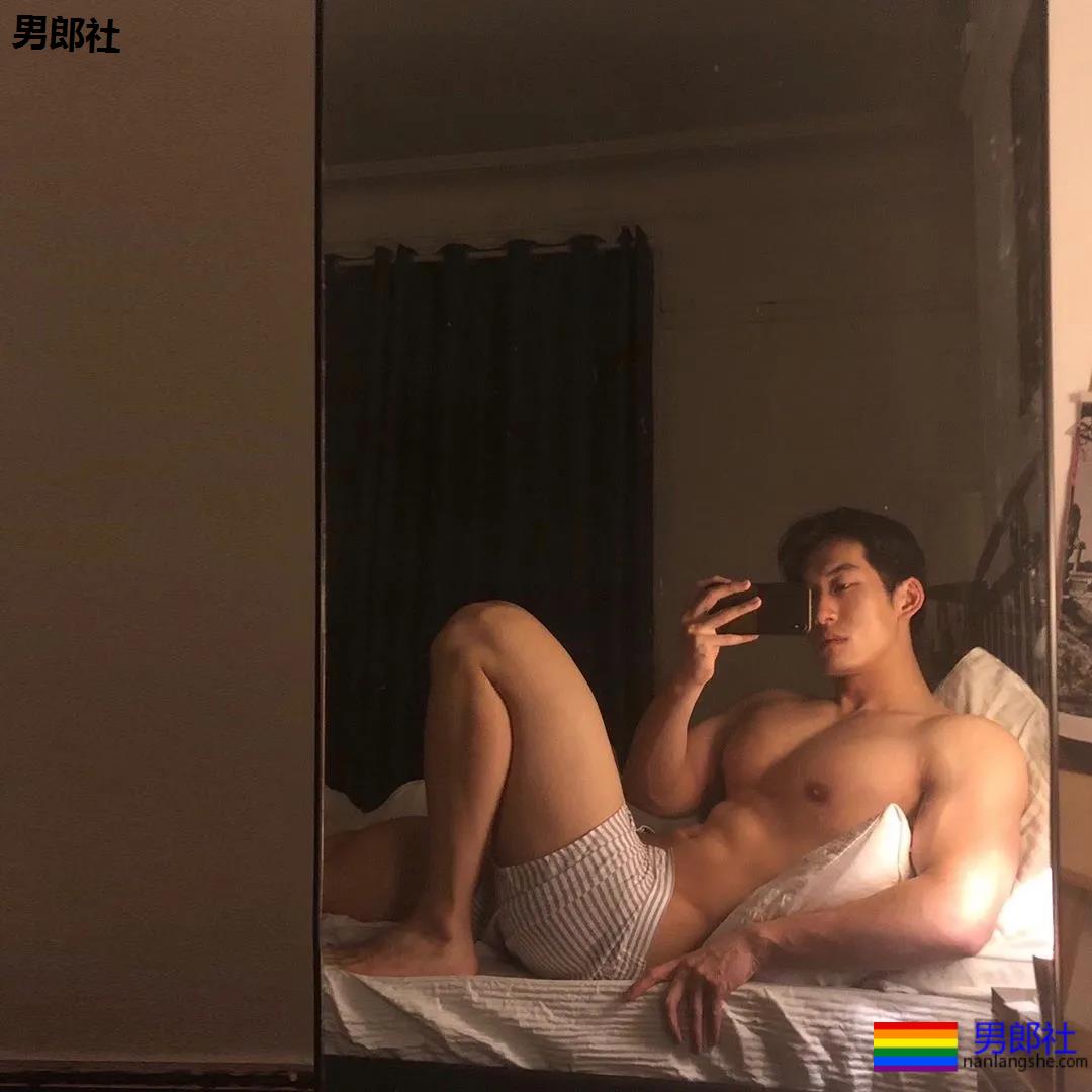 高帅长腿牛奶肌体育生,倒三角翘臀超A腰,INS私照爆出“大”秘密! - 51虹马 高帅长腿牛奶肌体育生,倒三角翘臀超A腰,INS私照爆出“大”秘密! - 51虹马