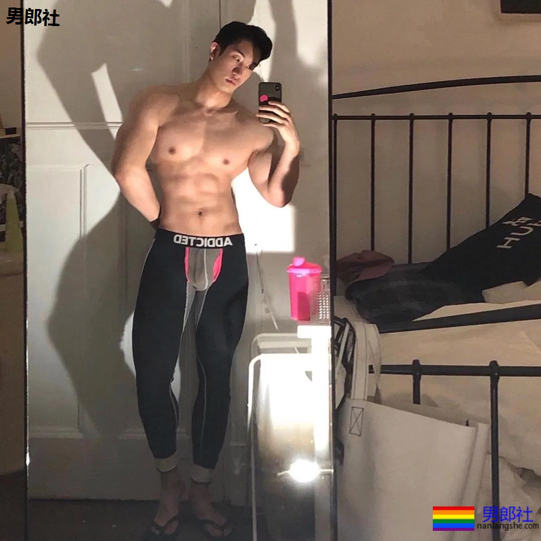 高帅长腿牛奶肌体育生,倒三角翘臀超A腰,INS私照爆出“大”秘密! - 51虹马 高帅长腿牛奶肌体育生,倒三角翘臀超A腰,INS私照爆出“大”秘密! - 51虹马