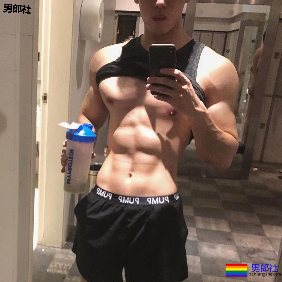 高帅长腿牛奶肌体育生,倒三角翘臀超A腰,INS私照爆出“大”秘密! - 51虹马 高帅长腿牛奶肌体育生,倒三角翘臀超A腰,INS私照爆出“大”秘密! - 51虹马