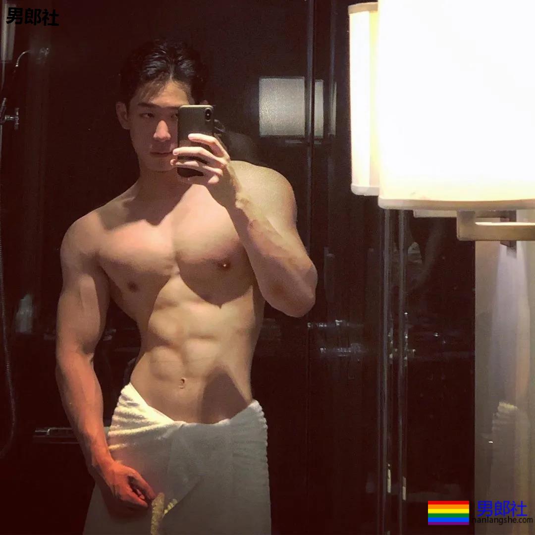 高帅长腿牛奶肌体育生,倒三角翘臀超A腰,INS私照爆出“大”秘密! - 51虹马 高帅长腿牛奶肌体育生,倒三角翘臀超A腰,INS私照爆出“大”秘密! - 51虹马