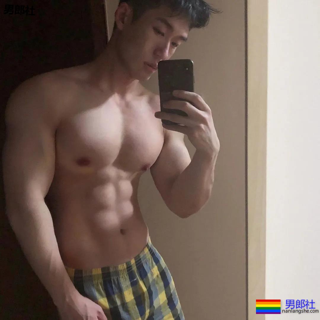 高帅长腿牛奶肌体育生,倒三角翘臀超A腰,INS私照爆出“大”秘密! - 51虹马 高帅长腿牛奶肌体育生,倒三角翘臀超A腰,INS私照爆出“大”秘密! - 51虹马