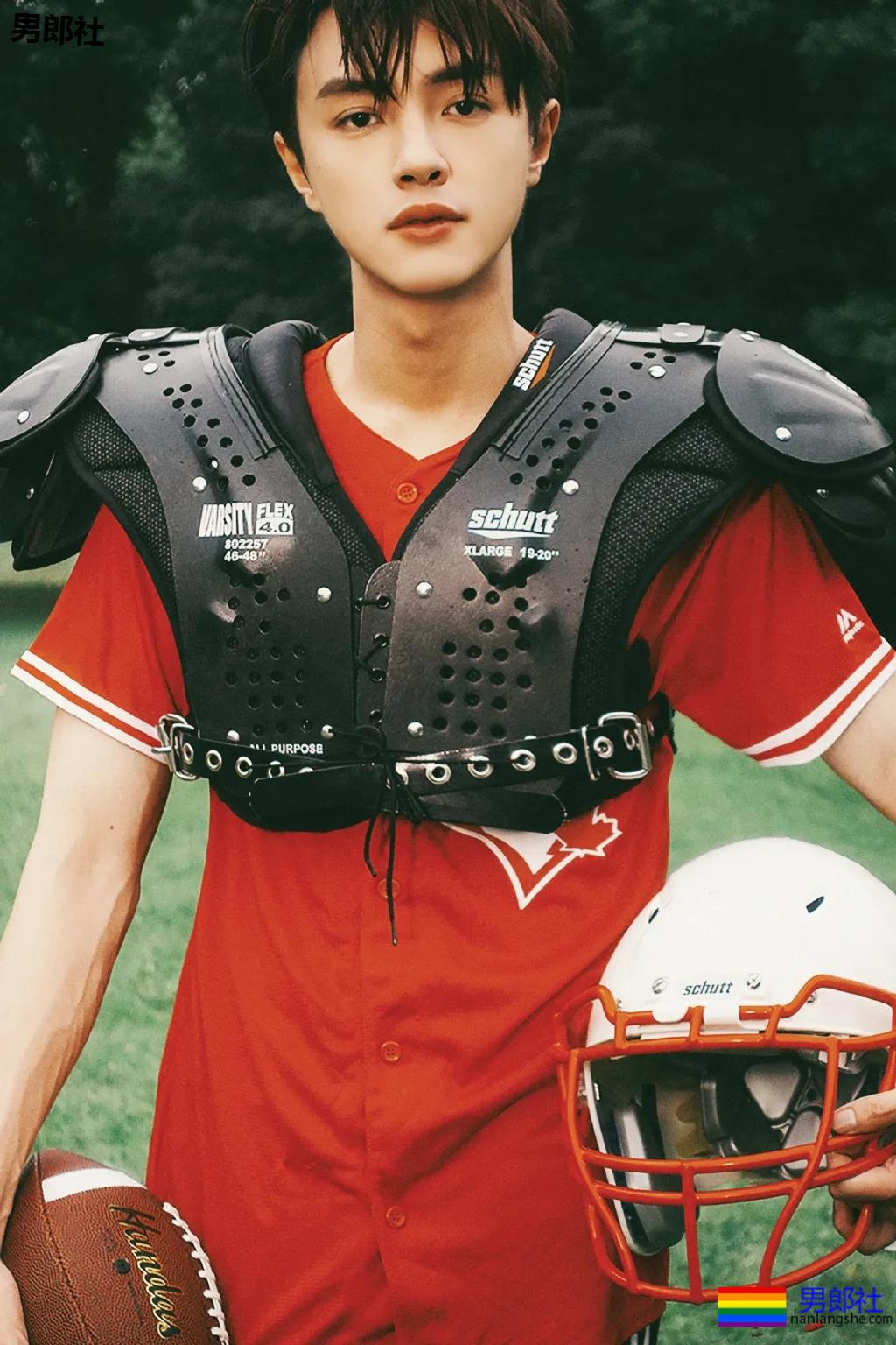 "成化十四年"兄弟共浴秀身材!这个186肌肉天菜曾演过稞戏! - 51虹马 "成化十四年"兄弟共浴秀身材!这个186肌肉天菜曾演过稞戏! - 51虹马