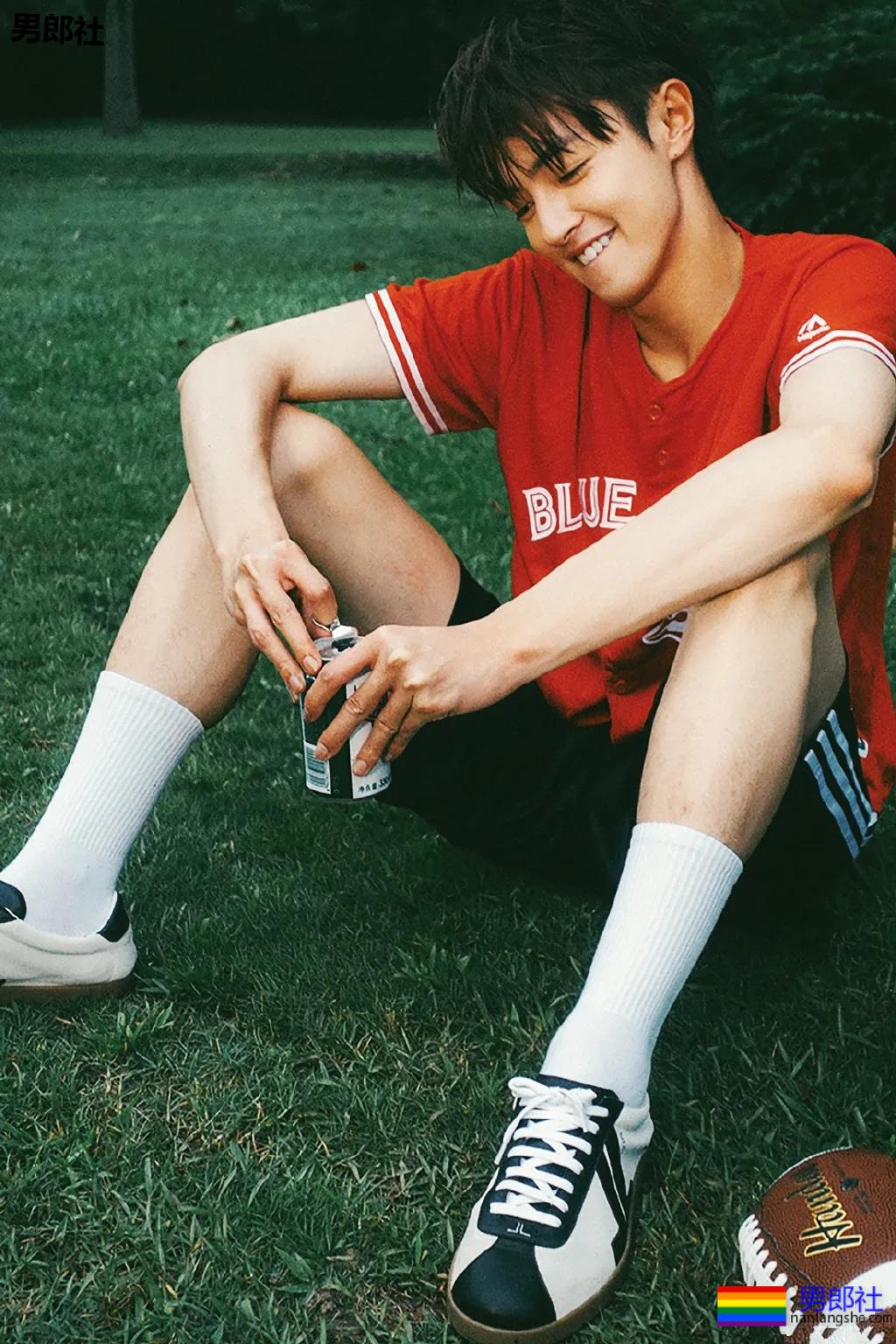 "成化十四年"兄弟共浴秀身材!这个186肌肉天菜曾演过稞戏! - 51虹马 "成化十四年"兄弟共浴秀身材!这个186肌肉天菜曾演过稞戏! - 51虹马