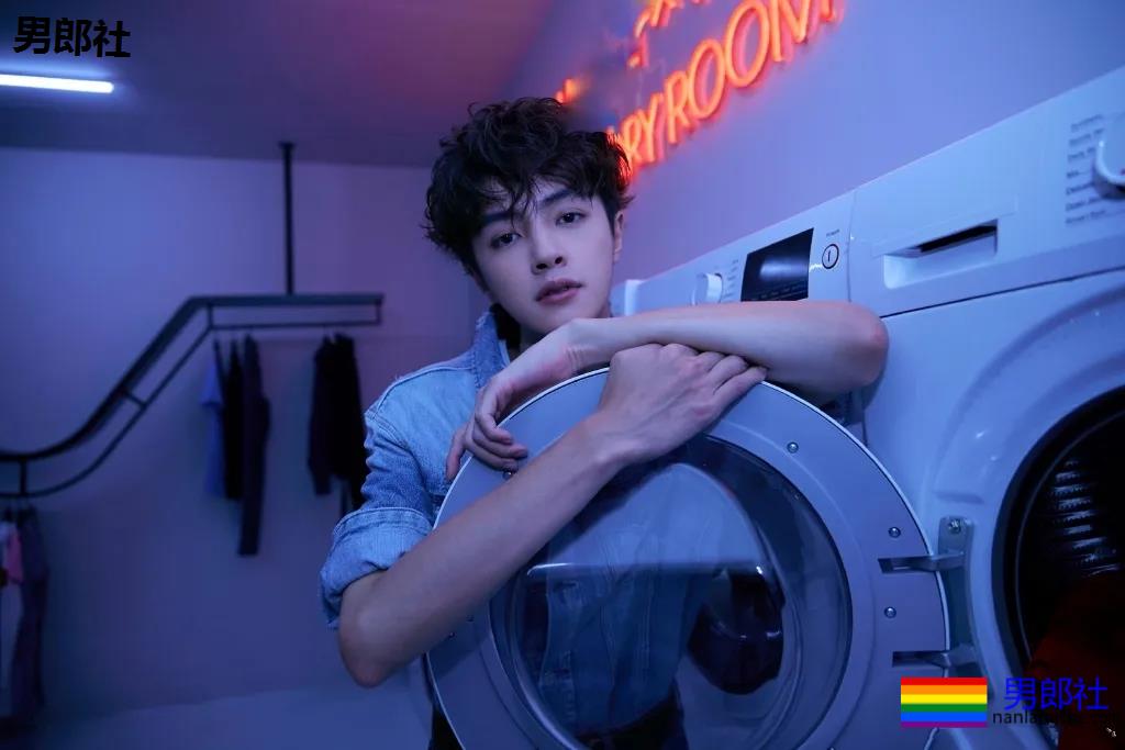 "成化十四年"兄弟共浴秀身材!这个186肌肉天菜曾演过稞戏! - 51虹马 "成化十四年"兄弟共浴秀身材!这个186肌肉天菜曾演过稞戏! - 51虹马