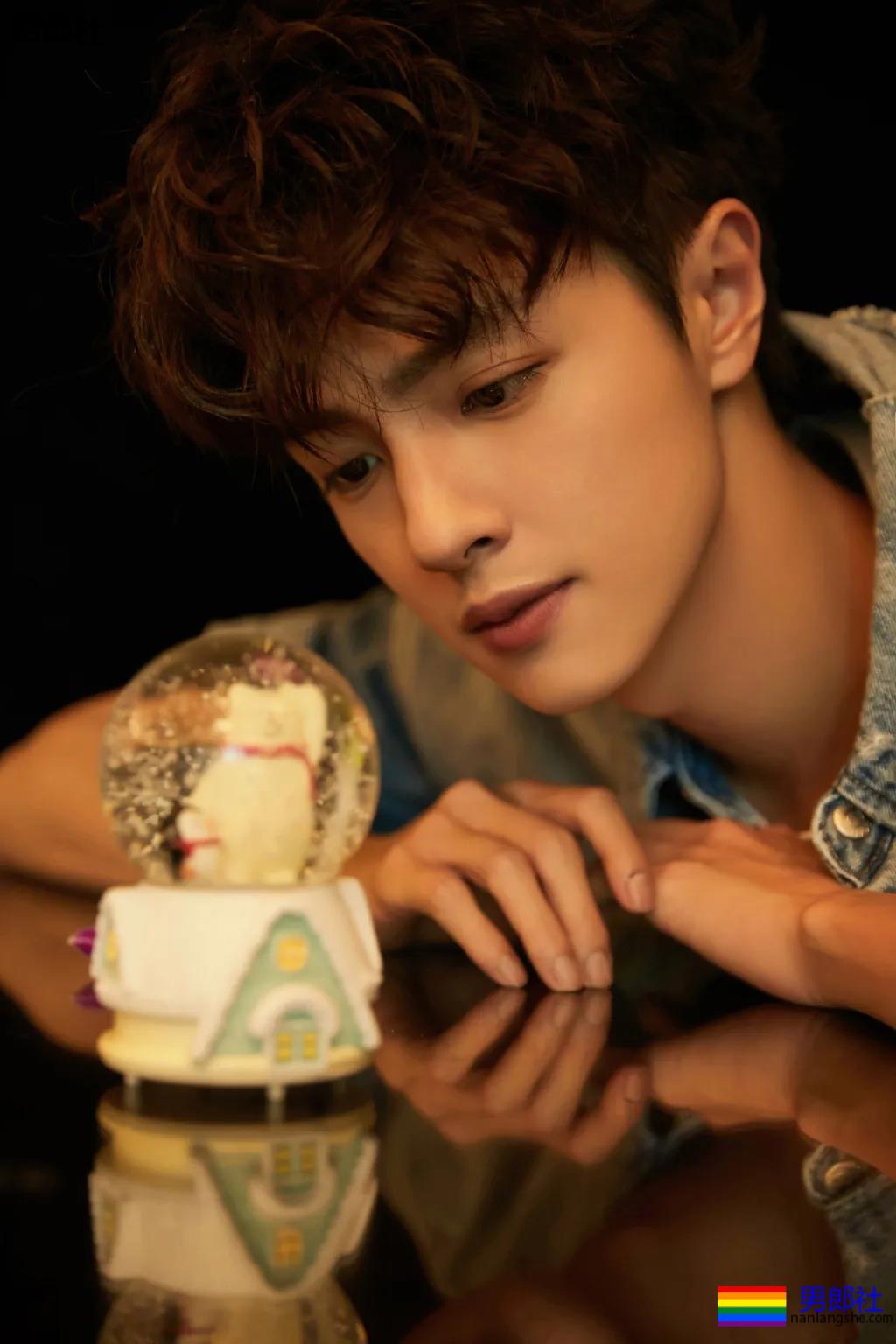 "成化十四年"兄弟共浴秀身材!这个186肌肉天菜曾演过稞戏! - 51虹马 "成化十四年"兄弟共浴秀身材!这个186肌肉天菜曾演过稞戏! - 51虹马