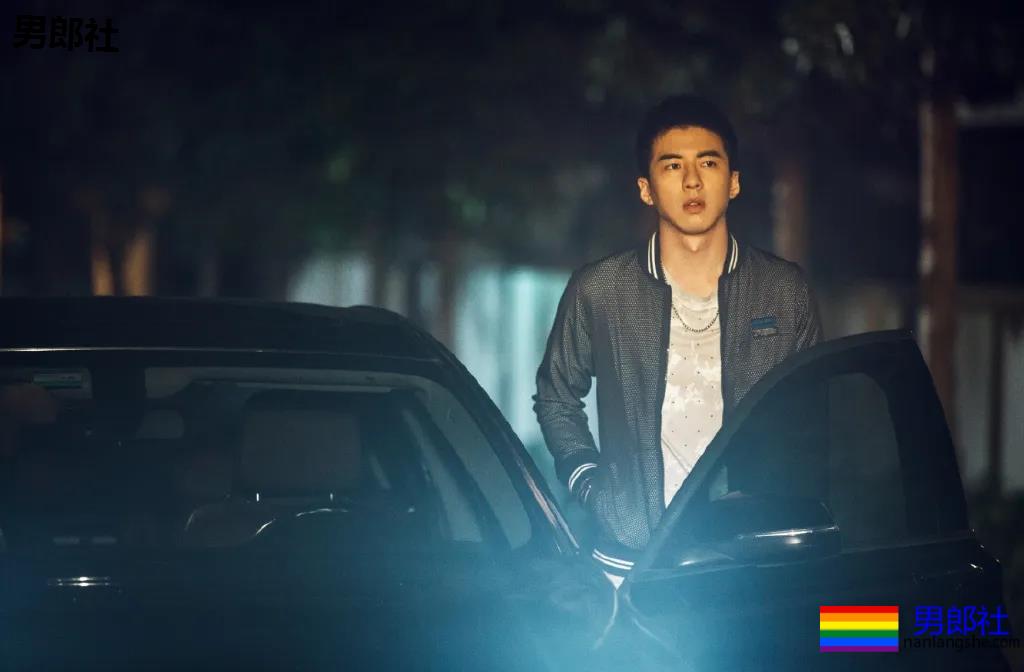 "成化十四年"兄弟共浴秀身材!这个186肌肉天菜曾演过稞戏! - 51虹马 "成化十四年"兄弟共浴秀身材!这个186肌肉天菜曾演过稞戏! - 51虹马