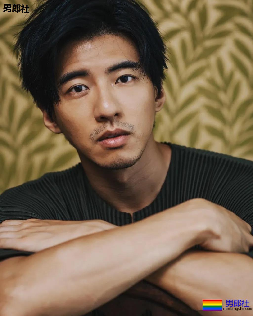 "成化十四年"兄弟共浴秀身材!这个186肌肉天菜曾演过稞戏! - 51虹马 "成化十四年"兄弟共浴秀身材!这个186肌肉天菜曾演过稞戏! - 51虹马