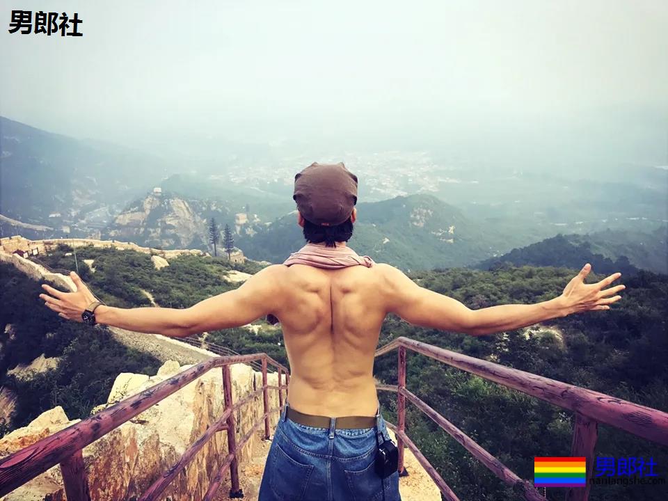 "成化十四年"兄弟共浴秀身材!这个186肌肉天菜曾演过稞戏! - 51虹马 "成化十四年"兄弟共浴秀身材!这个186肌肉天菜曾演过稞戏! - 51虹马