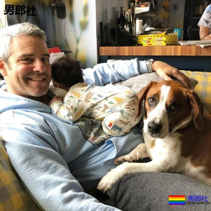 “同志奶爸”安迪·科恩战胜新冠,与儿子团圆-51虹马