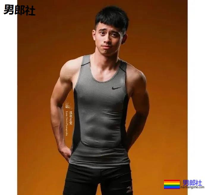 既是帅气的模特，也是英勇的消防员 - 51虹马