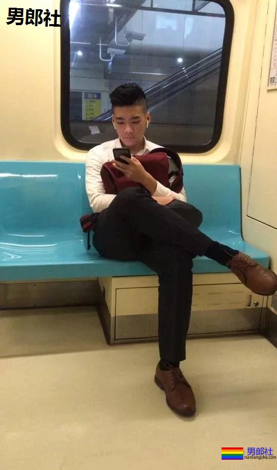 泳池地铁街头正装运动帅哥，让你一次看上头！ - 51虹马