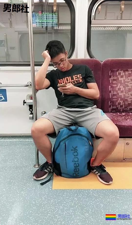 泳池地铁街头正装运动帅哥，让你一次看上头！ - 51虹马