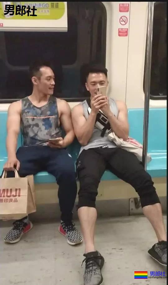 泳池地铁街头正装运动帅哥，让你一次看上头！ - 51虹马