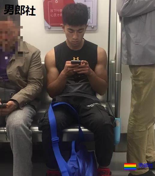 泳池地铁街头正装运动帅哥，让你一次看上头！ - 51虹马