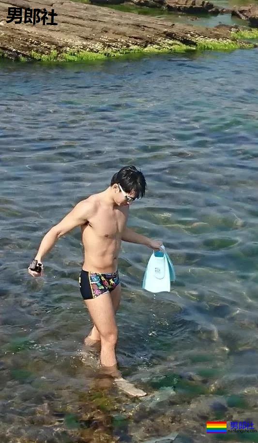 泳池地铁街头正装运动帅哥，让你一次看上头！ - 51虹马