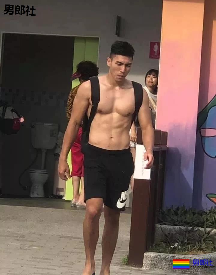 泳池地铁街头正装运动帅哥，让你一次看上头！ - 51虹马