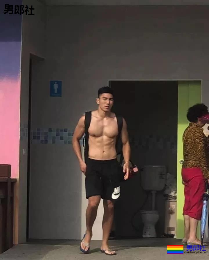 泳池地铁街头正装运动帅哥，让你一次看上头！ - 51虹马