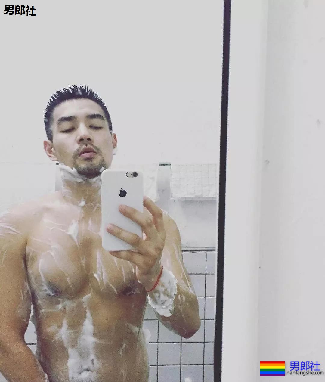 泳池地铁街头正装运动帅哥，让你一次看上头！ - 51虹马