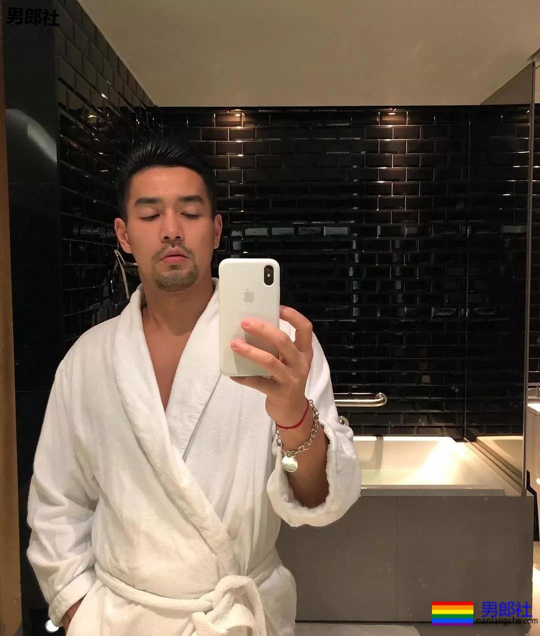 泳池地铁街头正装运动帅哥，让你一次看上头！ - 51虹马