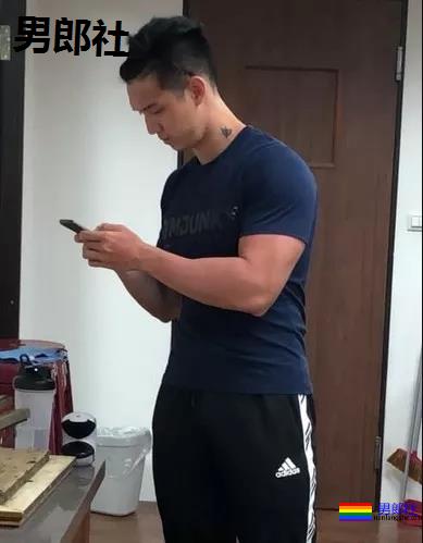 泳池地铁街头正装运动帅哥，让你一次看上头！ - 51虹马