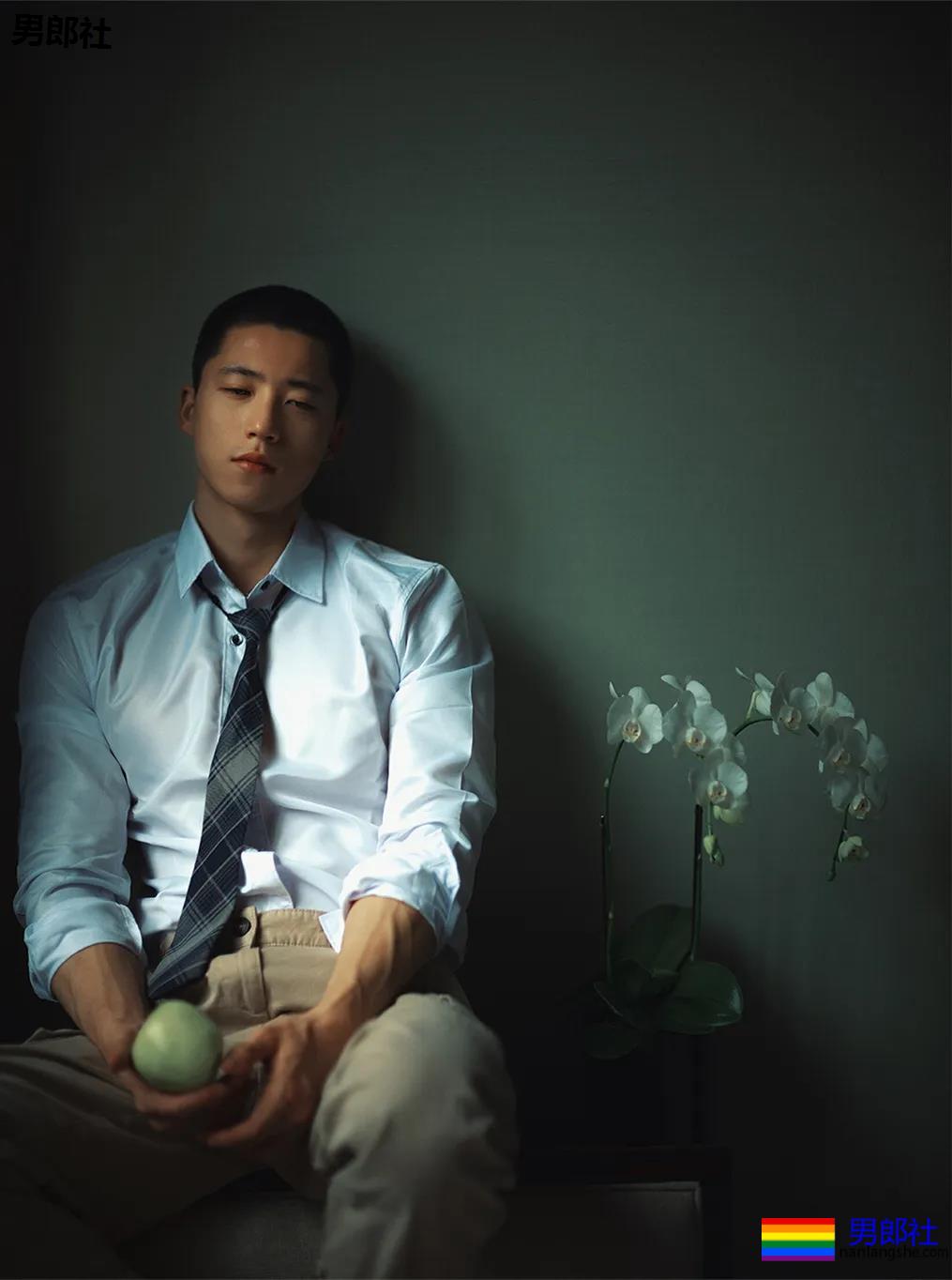 寸头筋肉小奶狗成摄影新宠，巨胸翘屁鼻子挺，我太可了！ - 51虹马