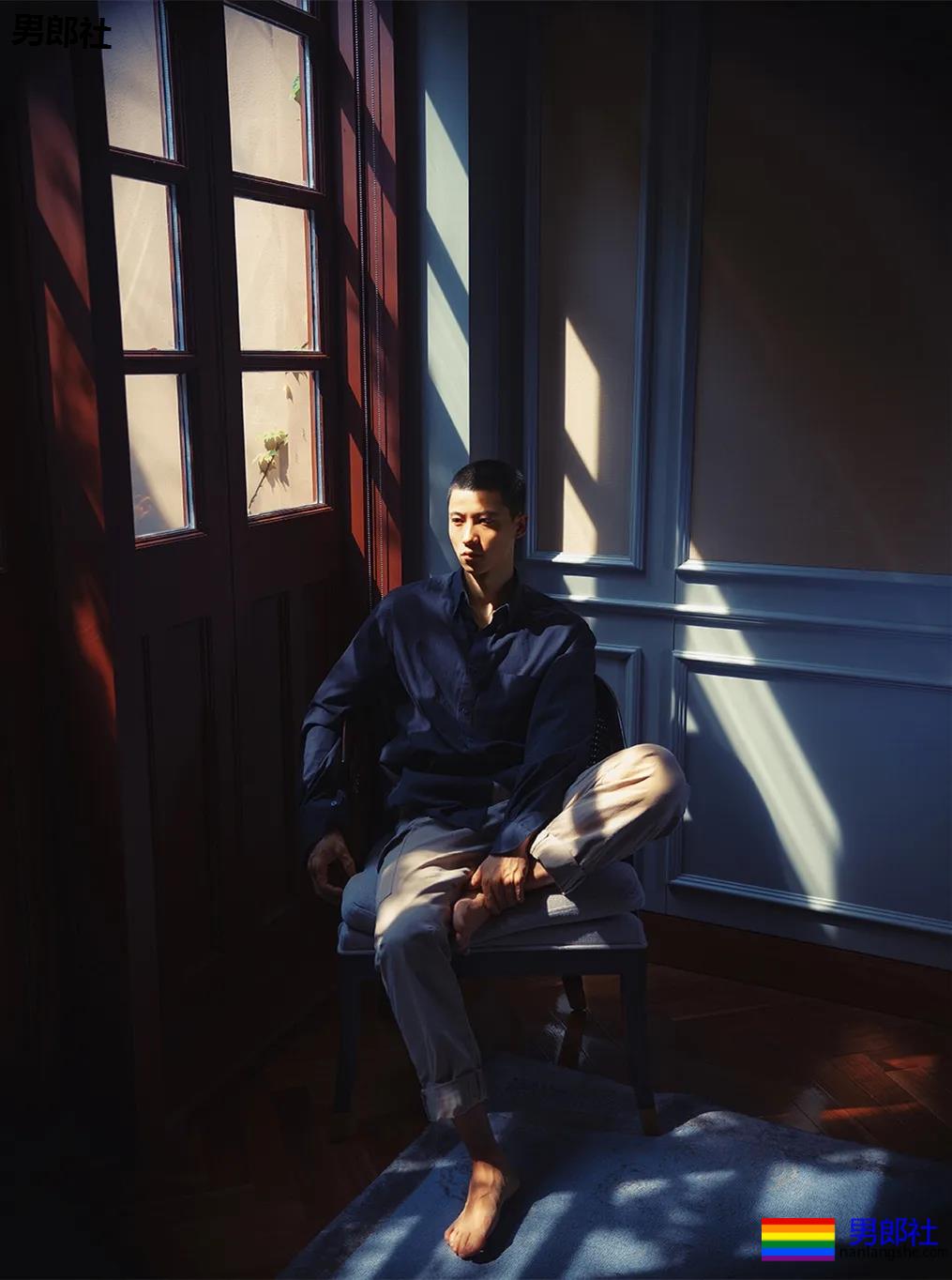 寸头筋肉小奶狗成摄影新宠，巨胸翘屁鼻子挺，我太可了！ - 51虹马