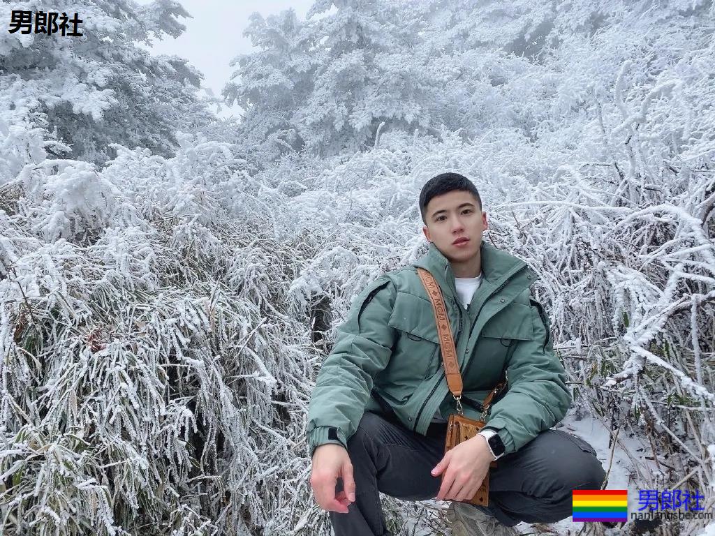 寸头筋肉小奶狗成摄影新宠，巨胸翘屁鼻子挺，我太可了！ - 51虹马