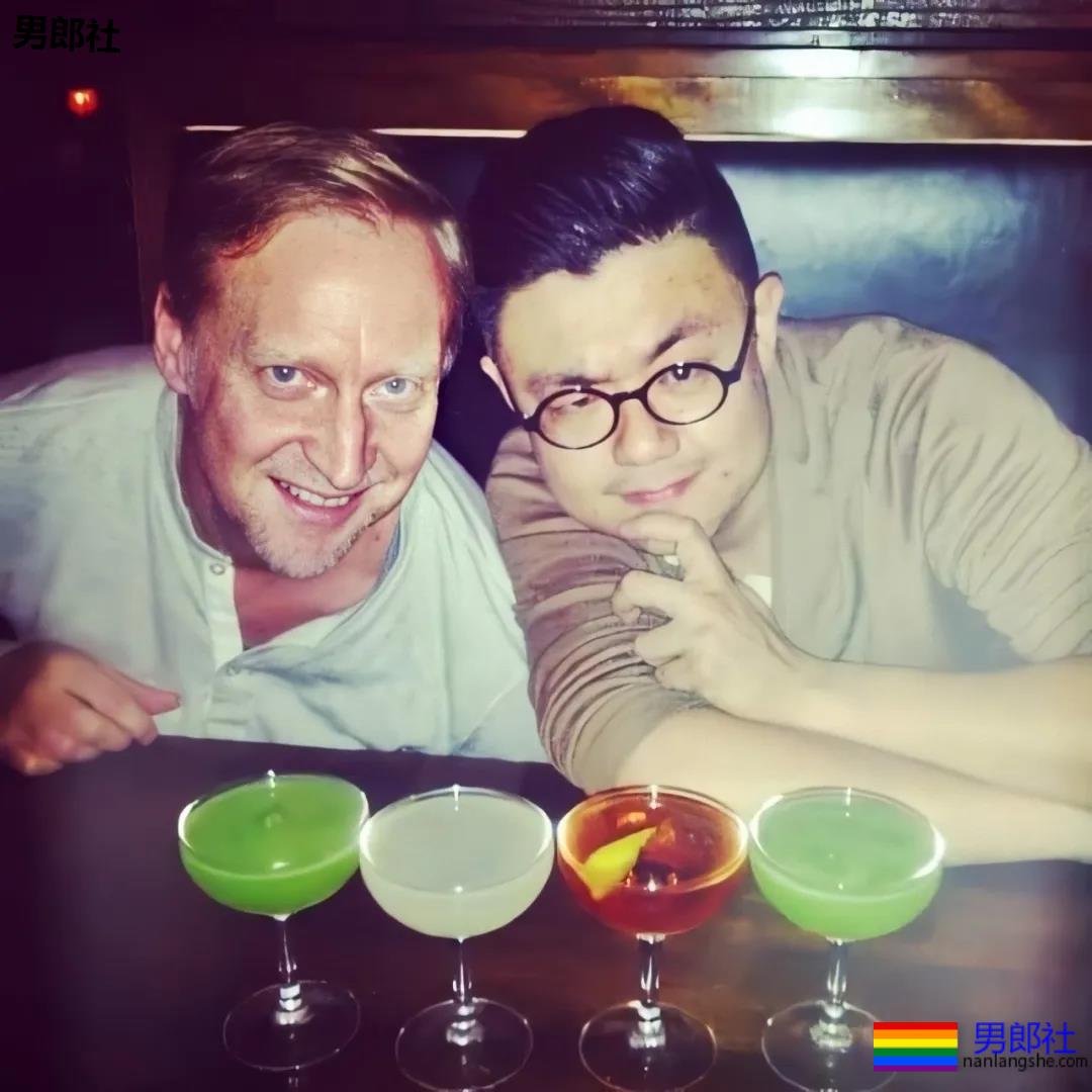 他们，是一对在北京合法结婚的同性伴侣 - 51虹马