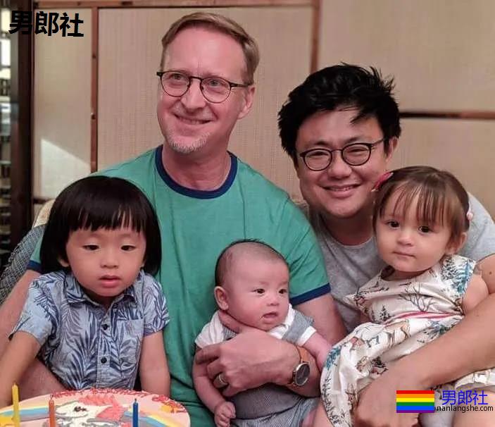 他们，是一对在北京合法结婚的同性伴侣 - 51虹马