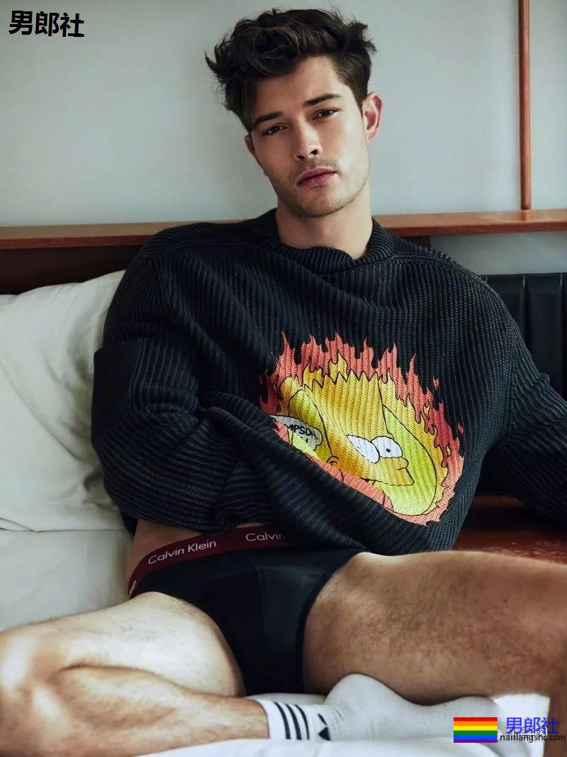 这肉体有多Sexy？连走秀的男模都忍不住要回头看！ - 51虹马