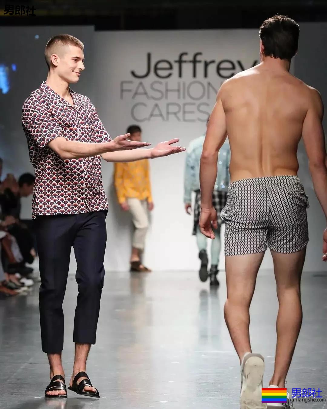 这肉体有多Sexy？连走秀的男模都忍不住要回头看！ - 51虹马