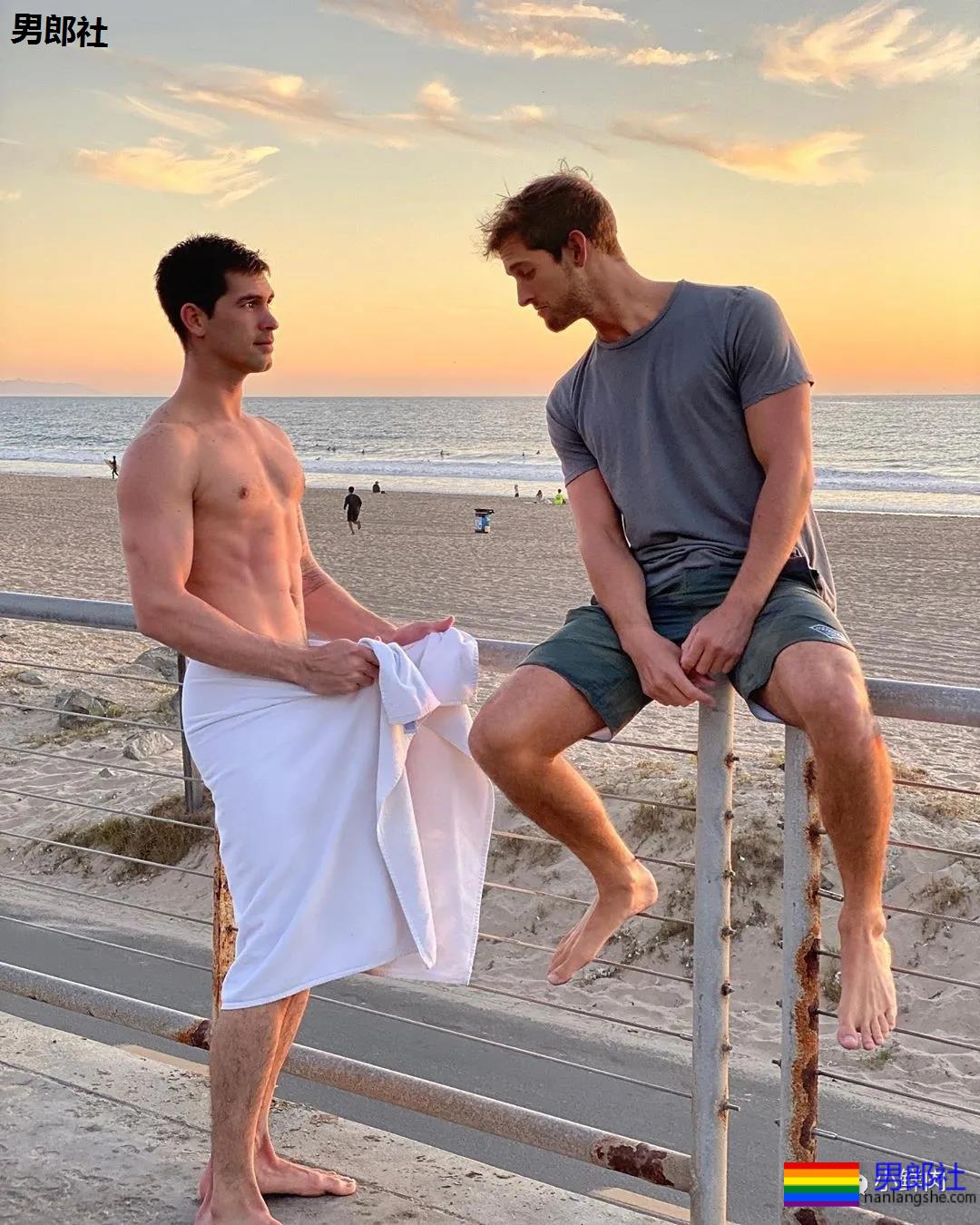 这肉体有多Sexy？连走秀的男模都忍不住要回头看！ - 51虹马