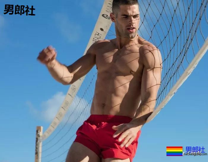 这肉体有多Sexy？连走秀的男模都忍不住要回头看！ - 51虹马