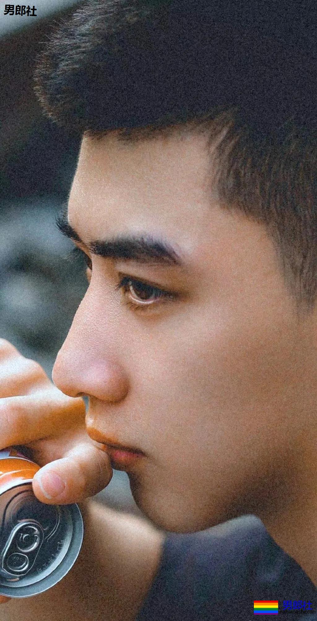 发育不错的00后体育生小狼狗，谁是你未来老公？ - 51虹马