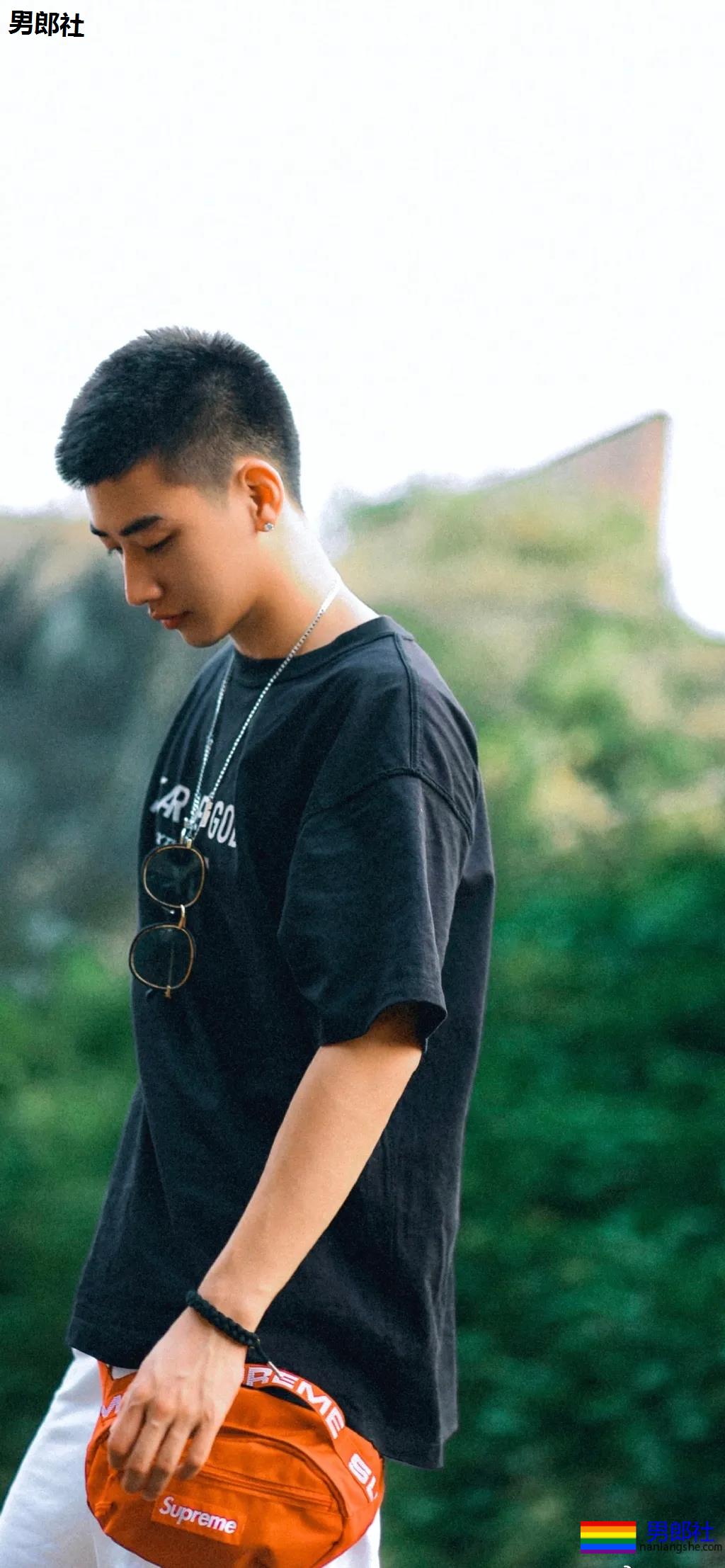 发育不错的00后体育生小狼狗，谁是你未来老公？ - 51虹马