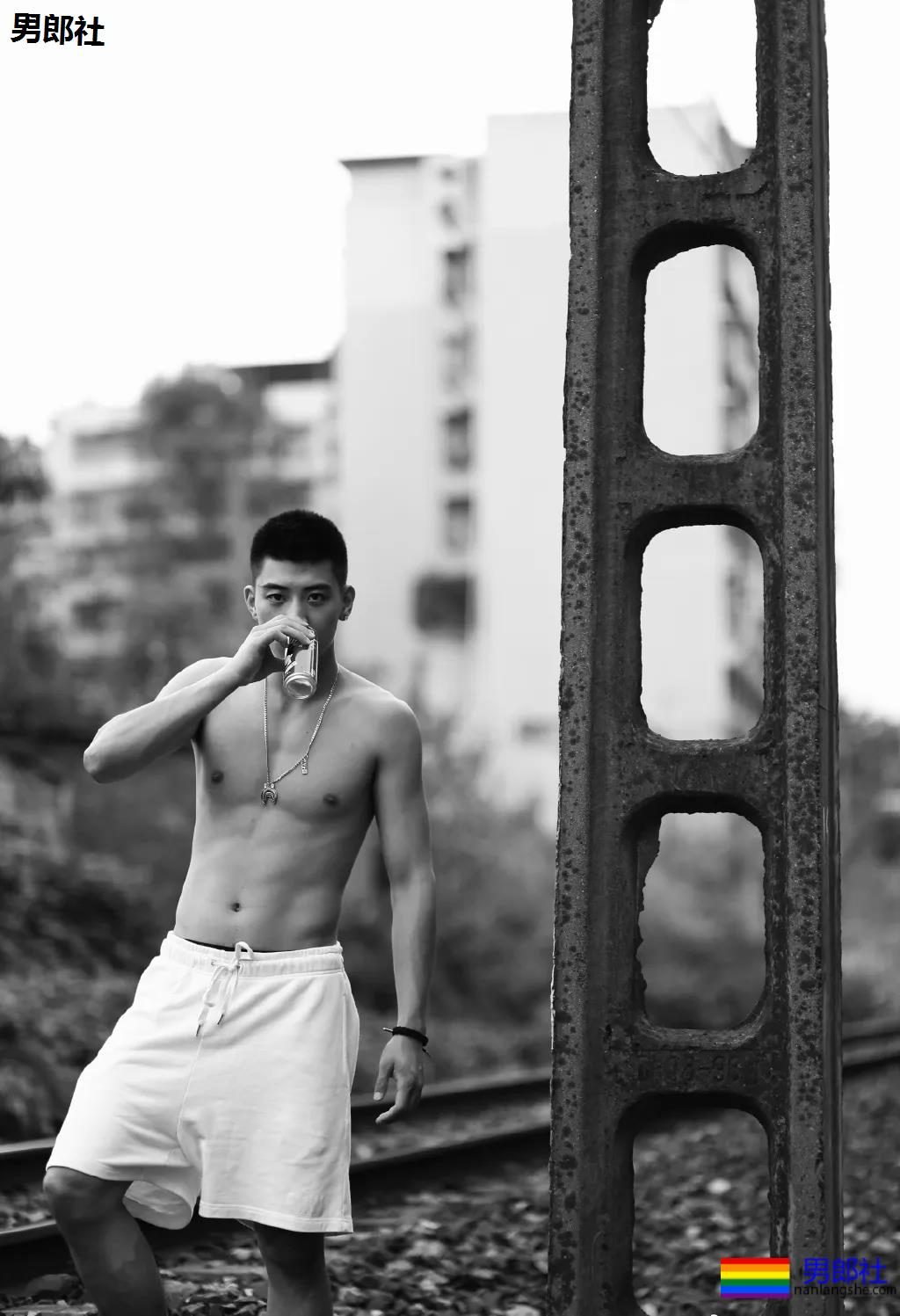 发育不错的00后体育生小狼狗，谁是你未来老公？ - 51虹马