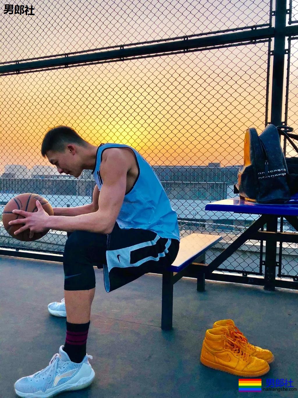 发育不错的00后体育生小狼狗，谁是你未来老公？ - 51虹马