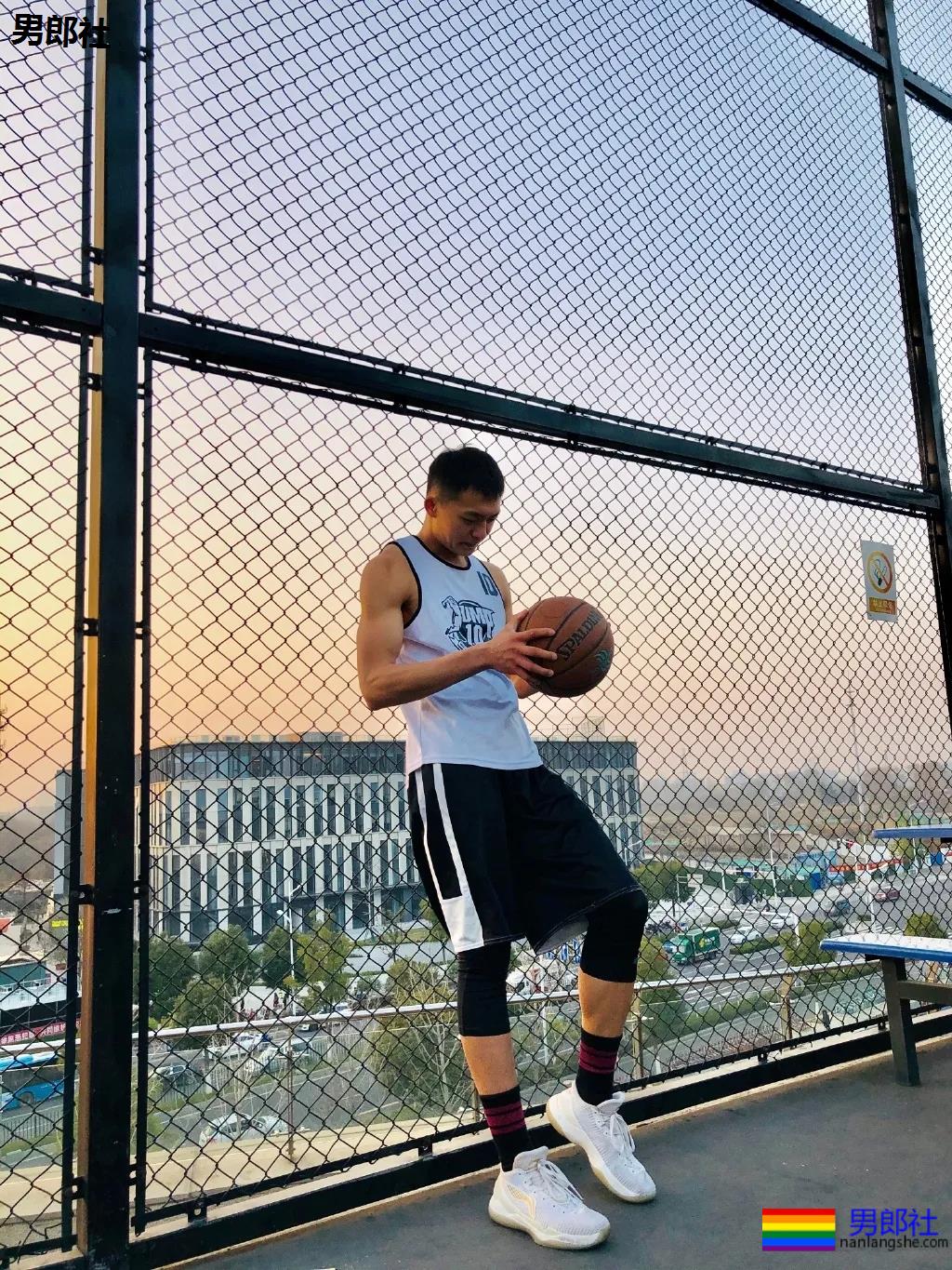 发育不错的00后体育生小狼狗，谁是你未来老公？ - 51虹马