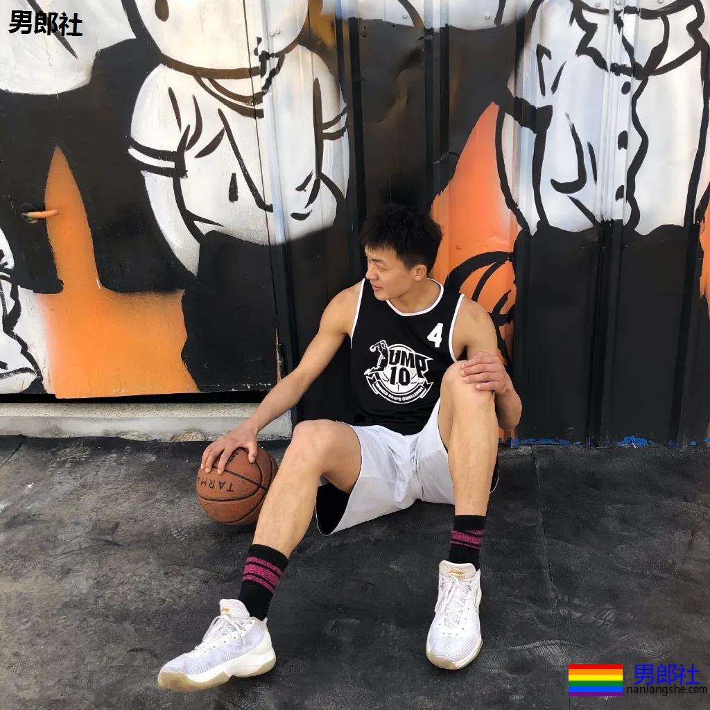 发育不错的00后体育生小狼狗，谁是你未来老公？ - 51虹马