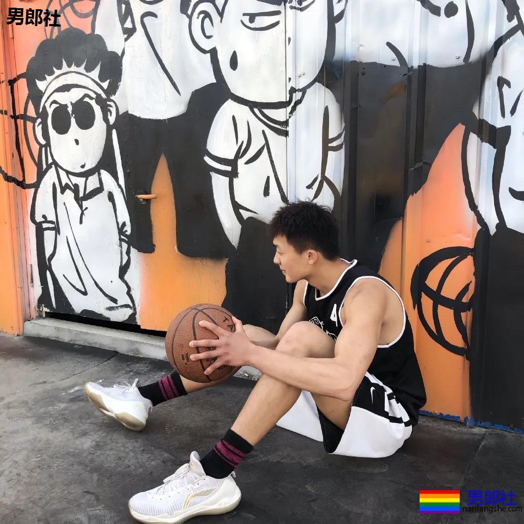 发育不错的00后体育生小狼狗，谁是你未来老公？ - 51虹马