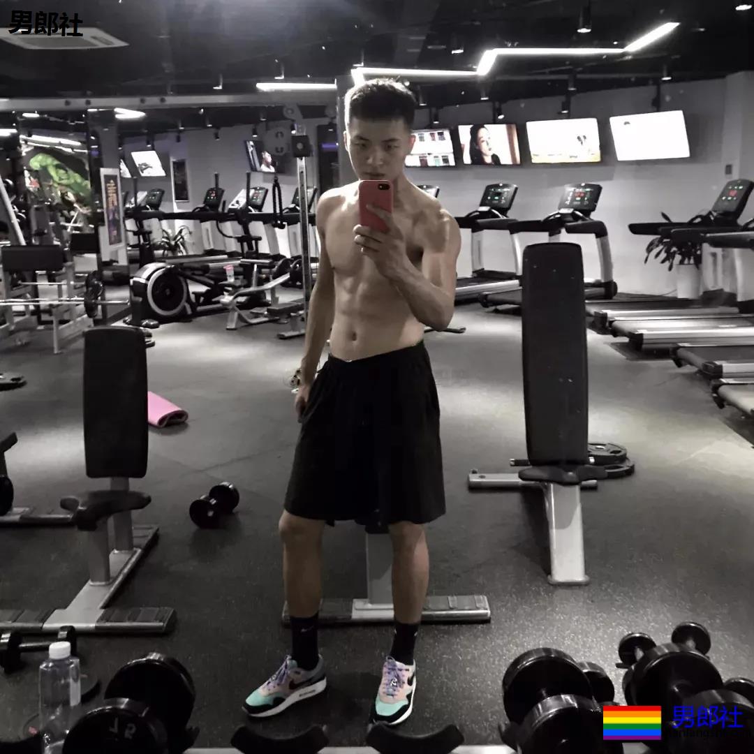 发育不错的00后体育生小狼狗，谁是你未来老公？ - 51虹马