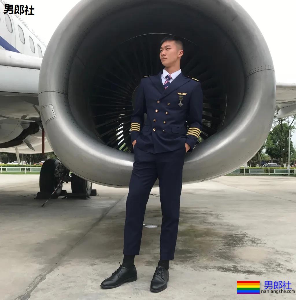 发育不错的00后体育生小狼狗，谁是你未来老公？ - 51虹马