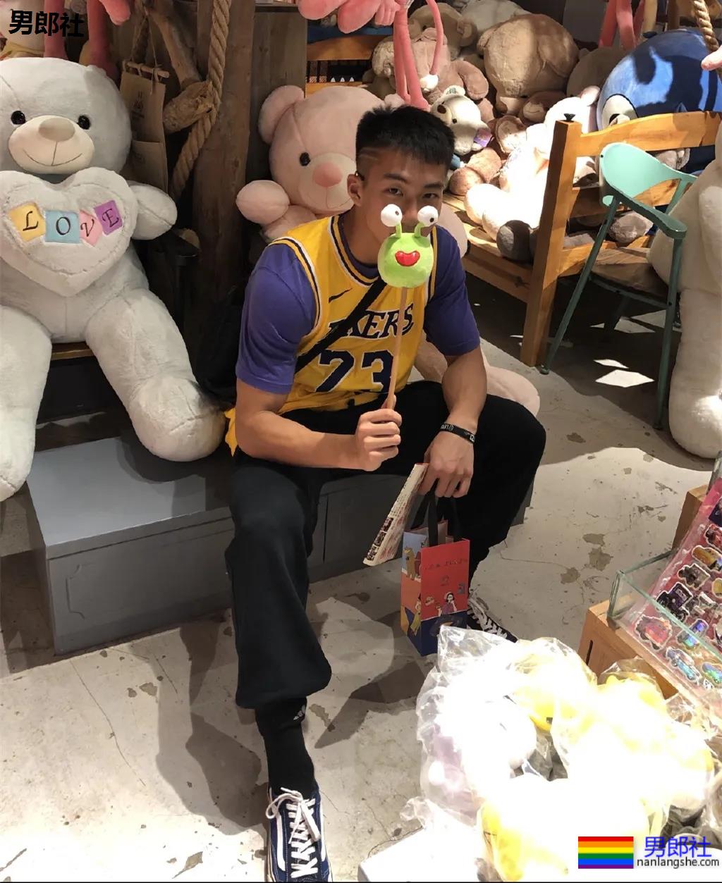 发育不错的00后体育生小狼狗，谁是你未来老公？ - 51虹马