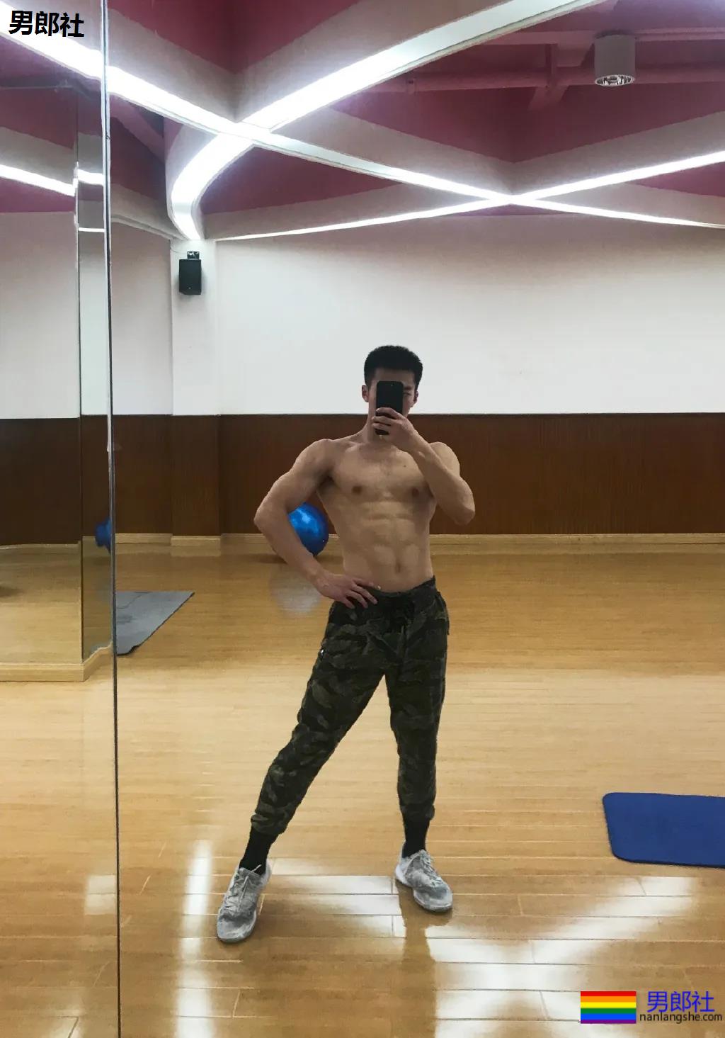 发育不错的00后体育生小狼狗，谁是你未来老公？ - 51虹马