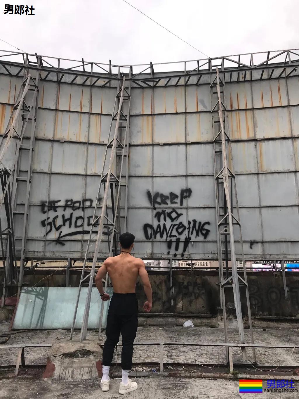 发育不错的00后体育生小狼狗，谁是你未来老公？ - 51虹马