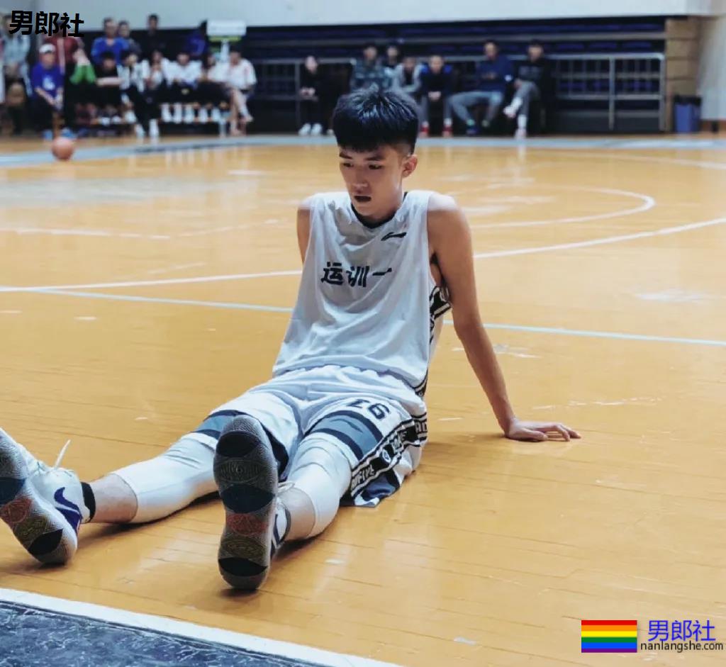 发育不错的00后体育生小狼狗，谁是你未来老公？ - 51虹马