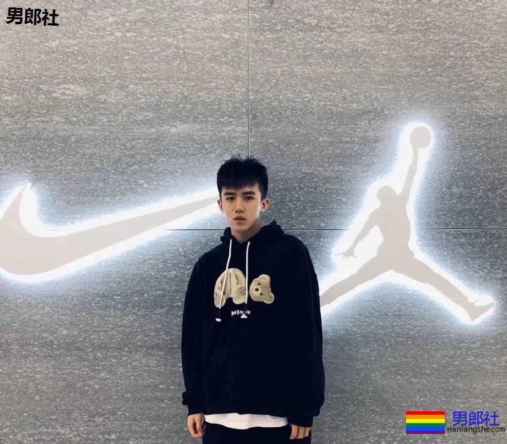 发育不错的00后体育生小狼狗，谁是你未来老公？ - 51虹马