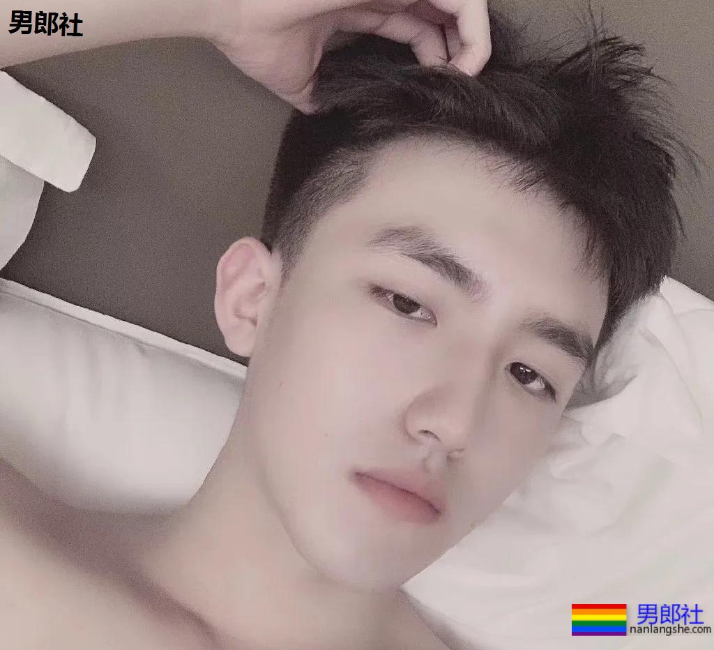 发育不错的00后体育生小狼狗，谁是你未来老公？ - 51虹马