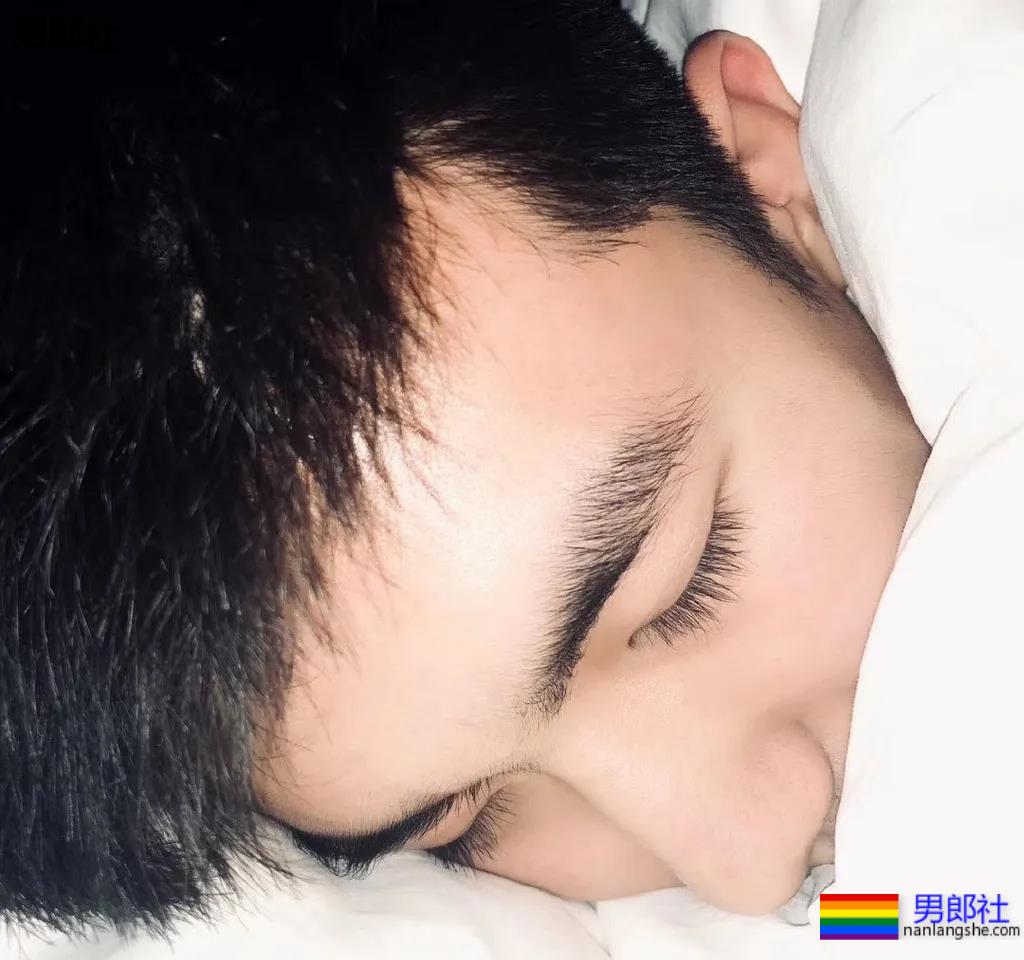 发育不错的00后体育生小狼狗，谁是你未来老公？ - 51虹马